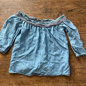 Cutest little Fiesta top, worn a few times.